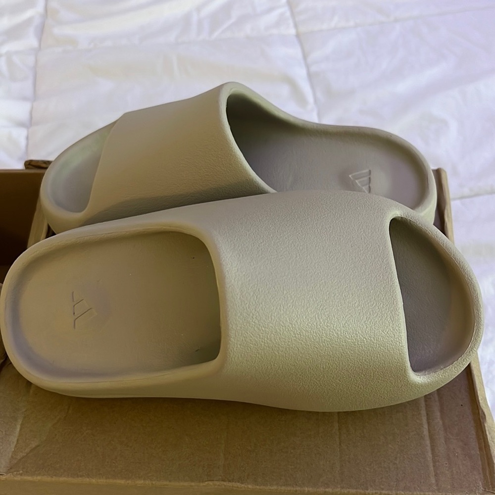 Yeezy Slides Desert Sand